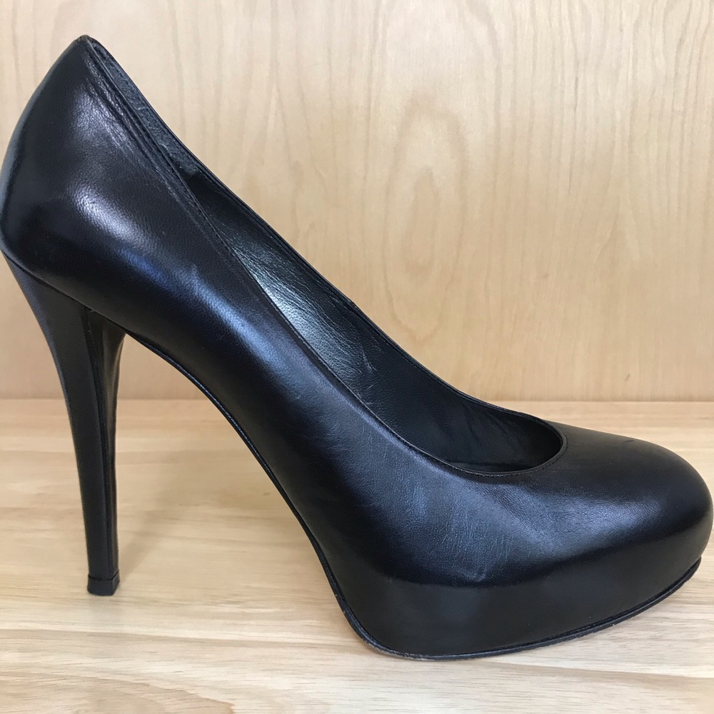 Stuart Weitzman round toe stiletto platform heels